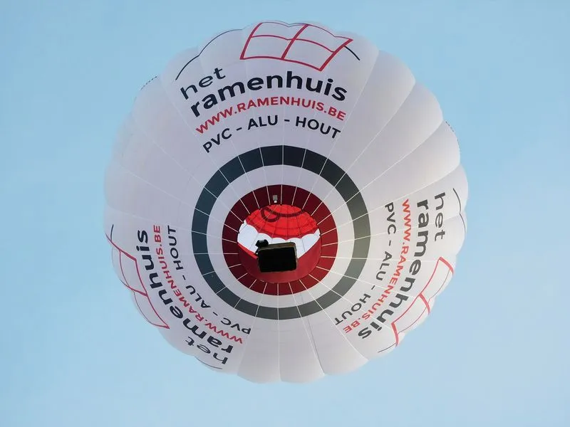 Kunnen we zelf bepalen waar de luchtballon heen vliegt of landt?