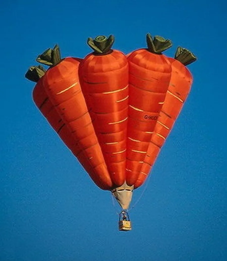 Luchtballon in de vorm van drie wortels
